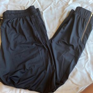 Zyia Black everywhere zipper jogger
